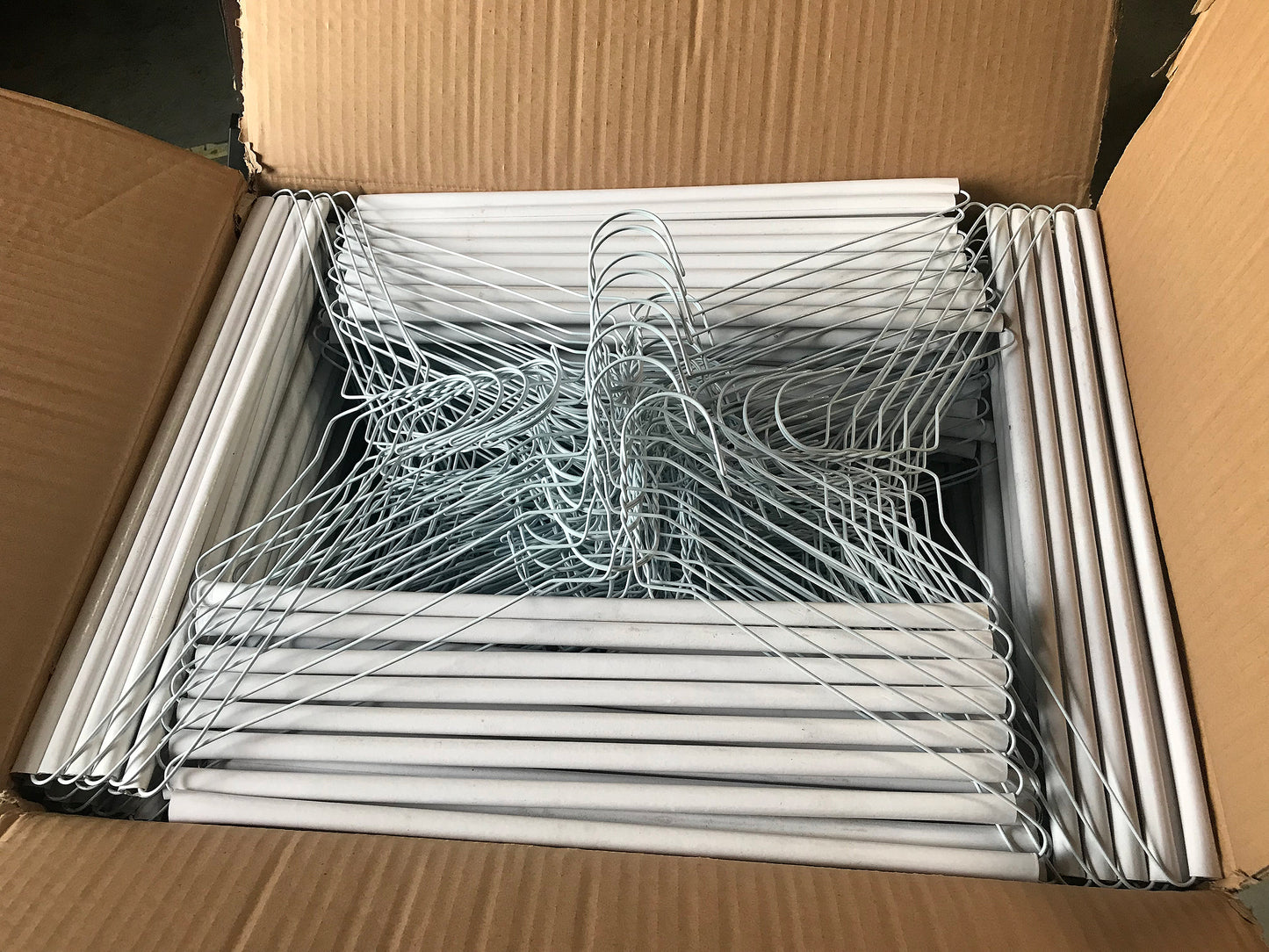 Strut Pants Wire Hangers 16" White 14.5 Gauge 500 Pcs
