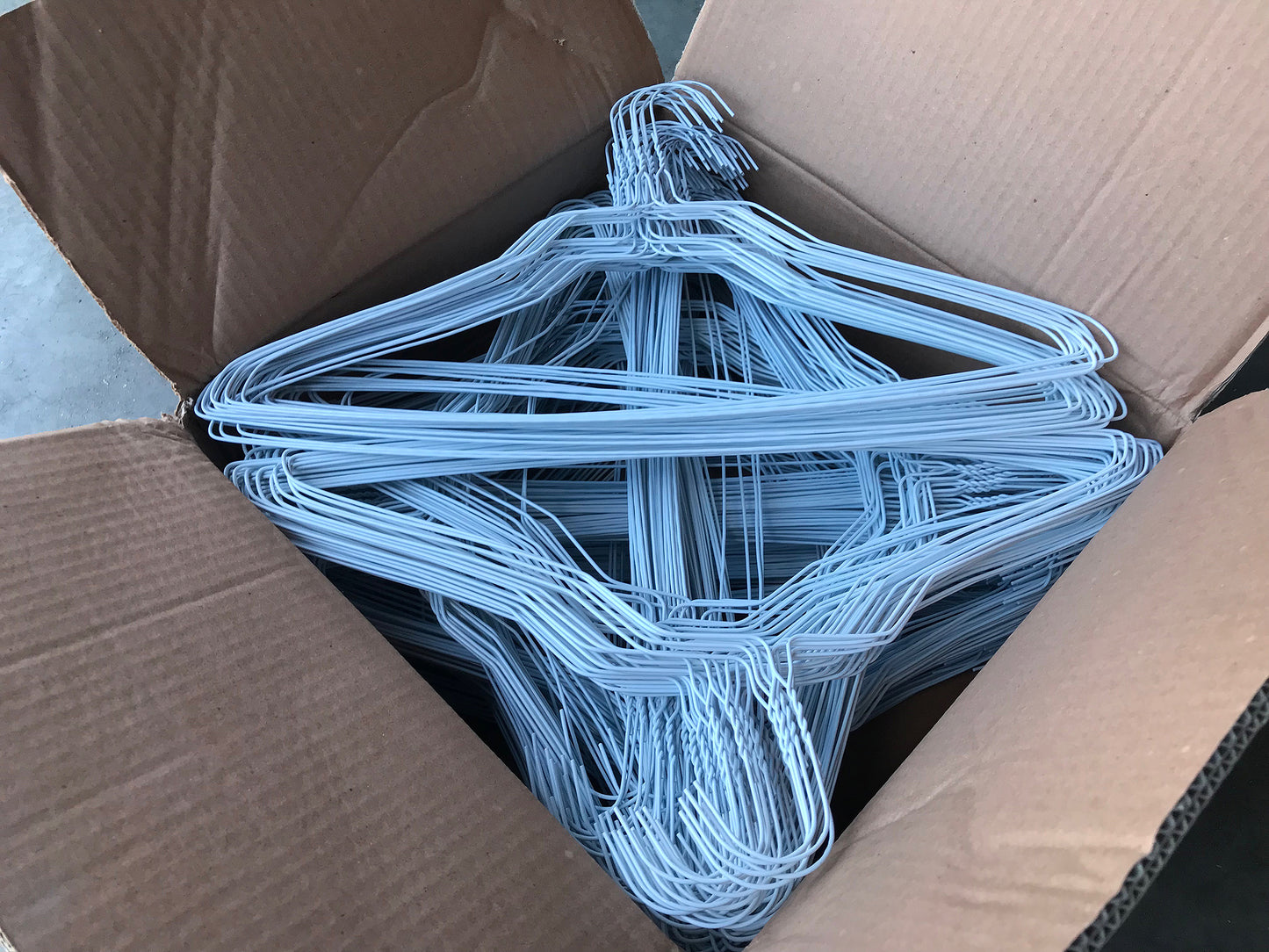 Shirt Wire Hangers 18" White 14.5 Gauge 500 Pcs